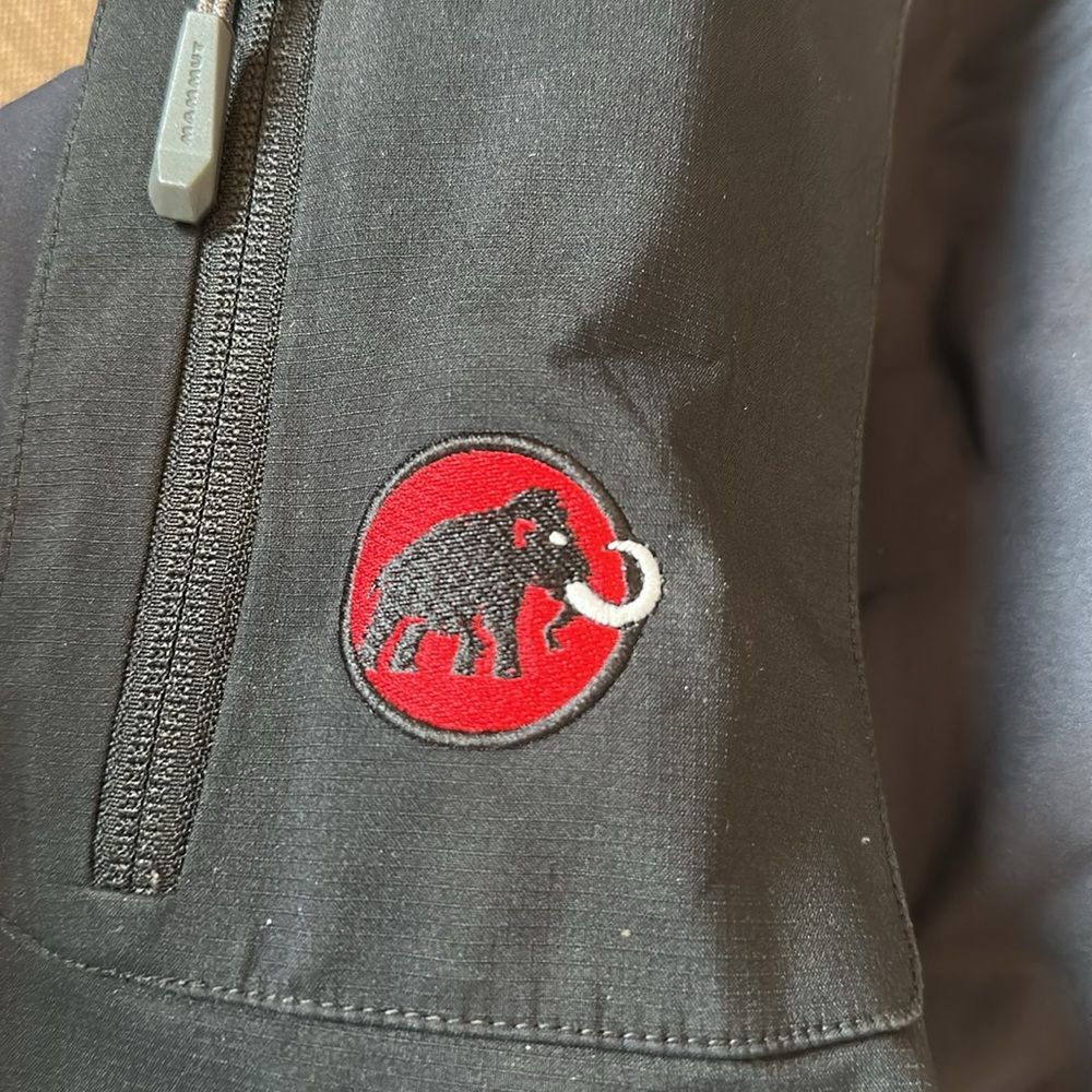 Mammut Black Softshell Jacket - Picture 5 of 6